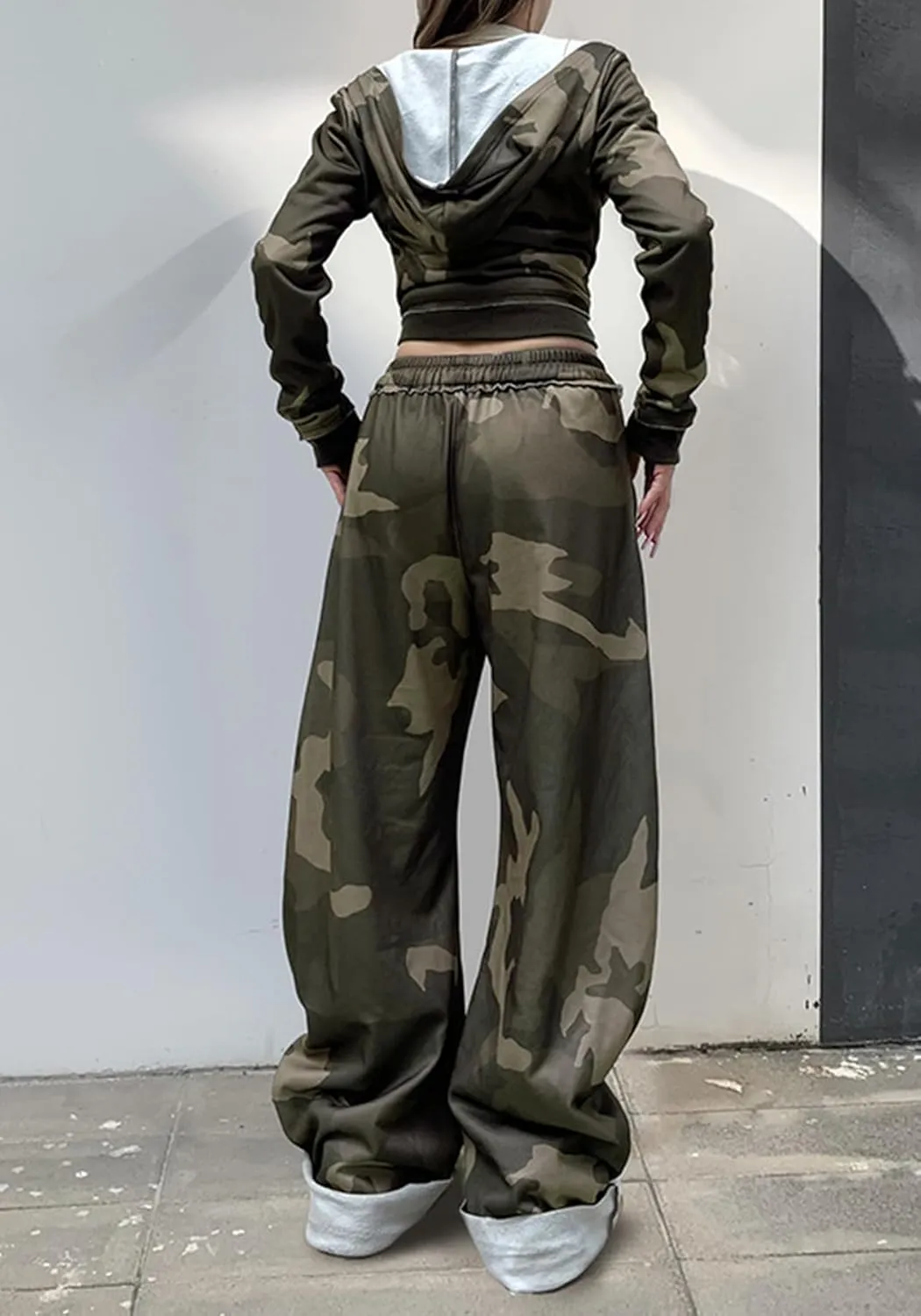 LETSVDO Women's 2 Piece Outfits Sweatsuit Camo Zip Up Crop Hoodie Sweatshirt Y2k Wide Leg Camouflage Sweatpants Set
