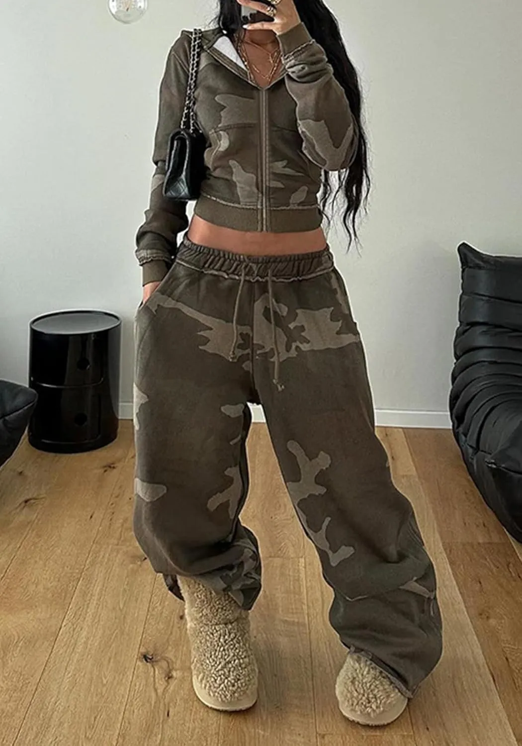 LETSVDO Women's 2 Piece Outfits Sweatsuit Camo Zip Up Crop Hoodie Sweatshirt Y2k Wide Leg Camouflage Sweatpants Set