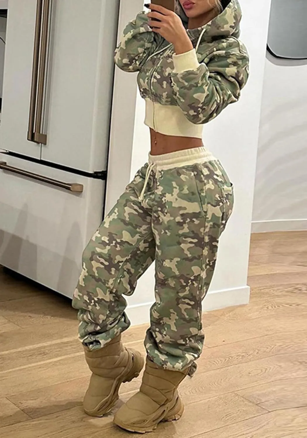 LETSVDO Women's 2 Piece Outfits Sweatsuit Camo Zip Up Crop Hoodie Sweatshirt Y2k Wide Leg Camouflage Sweatpants Set