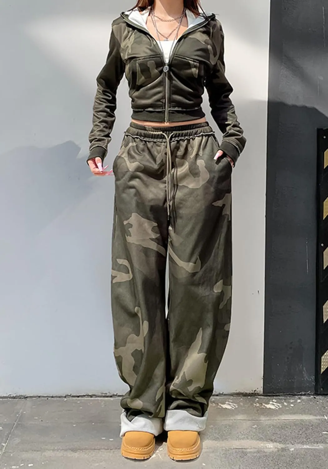 LETSVDO Women's 2 Piece Outfits Sweatsuit Camo Zip Up Crop Hoodie Sweatshirt Y2k Wide Leg Camouflage Sweatpants Set