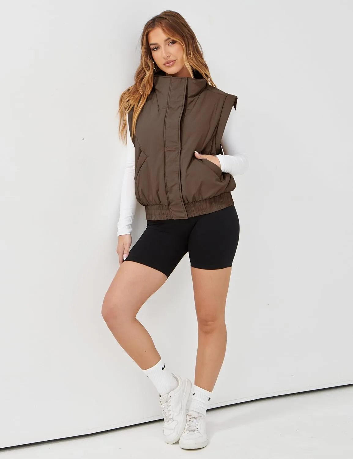 Lviefent Womens Puffer Vest Cropped Lightweight Button Down Quilted Vest Sleeveless Padded Gilet Coat with Pockets