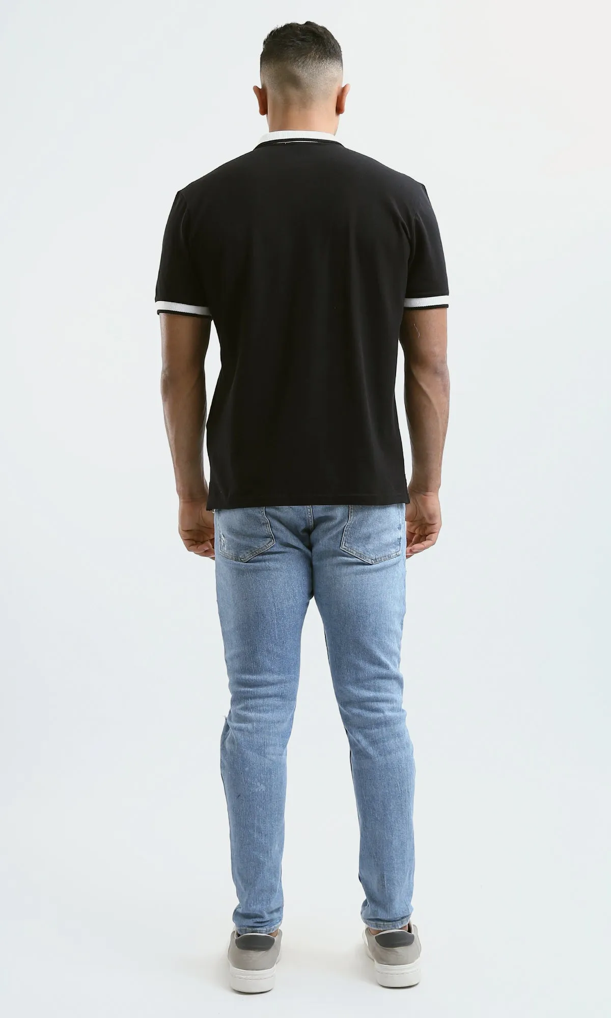 O189610 Elegant Black Polo Shirt With Lined Sleeves