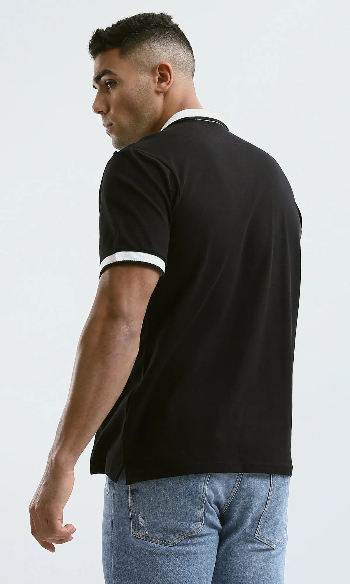 O189610 Elegant Black Polo Shirt With Lined Sleeves