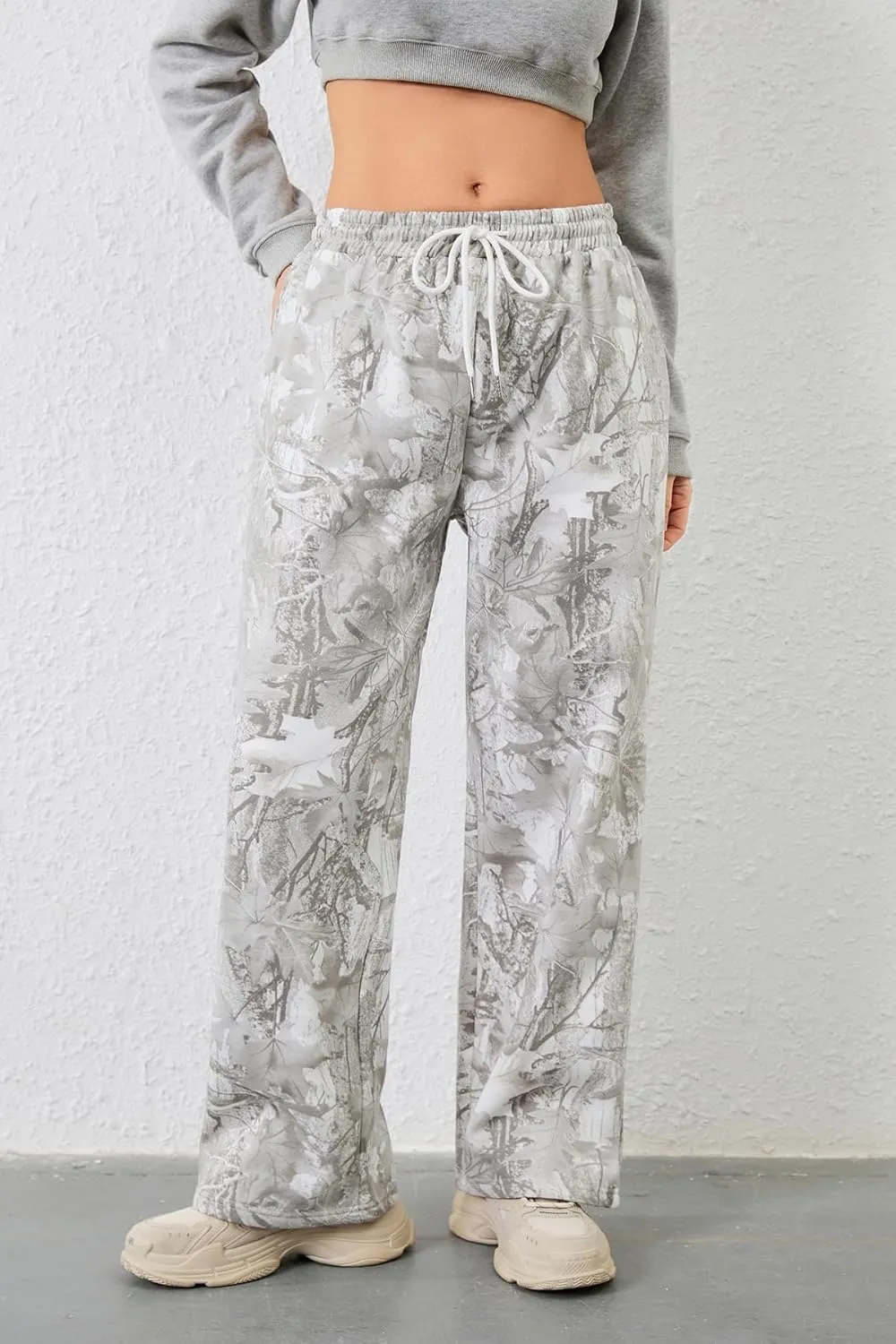 Women Baggy Camo Pants Wide Leg High Waist Drawstring Camouflage Sweatpants Fleece Jogger Pants with Pockets