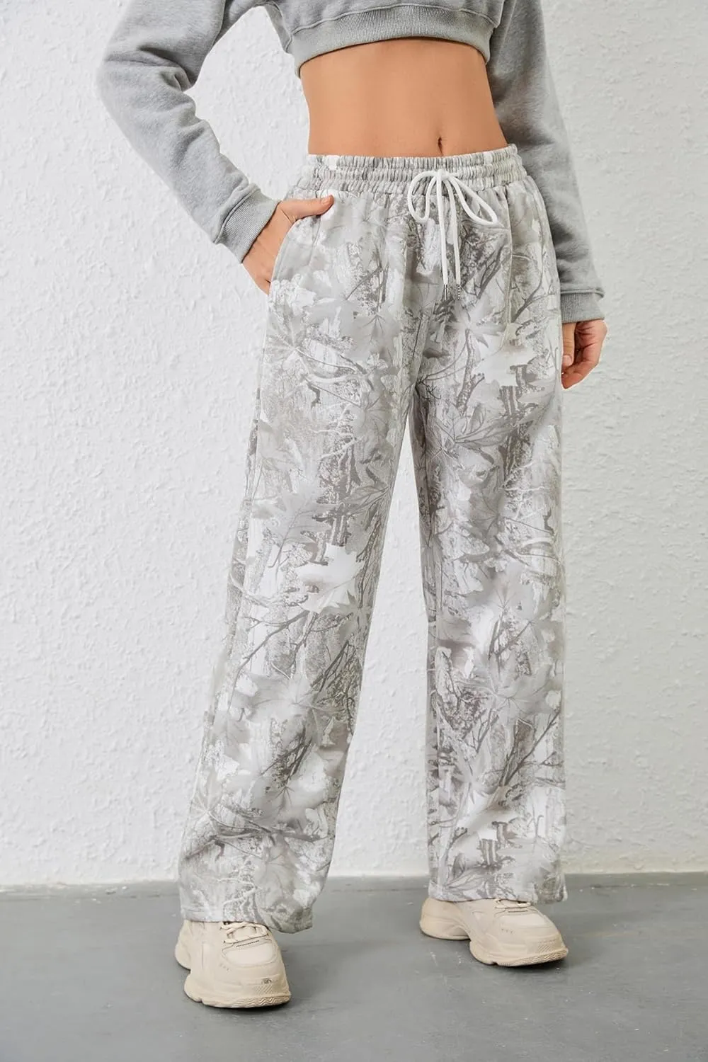 Women Baggy Camo Pants Wide Leg High Waist Drawstring Camouflage Sweatpants Fleece Jogger Pants with Pockets
