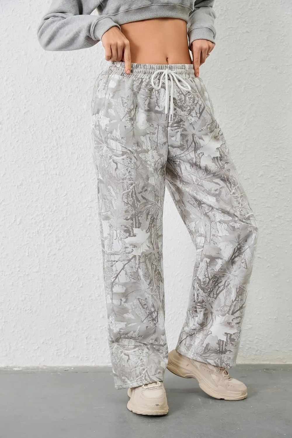 Women Baggy Camo Pants Wide Leg High Waist Drawstring Camouflage Sweatpants Fleece Jogger Pants with Pockets