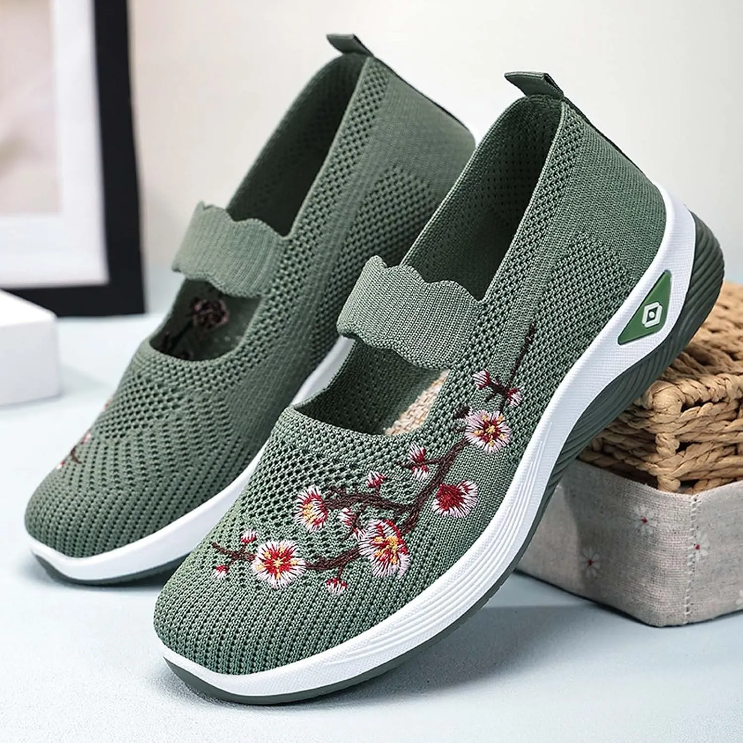 Women's Embroidered Casual Shoes Breathable Mesh Fabric Comfortable Flat Walking Footwear Versatile All Season